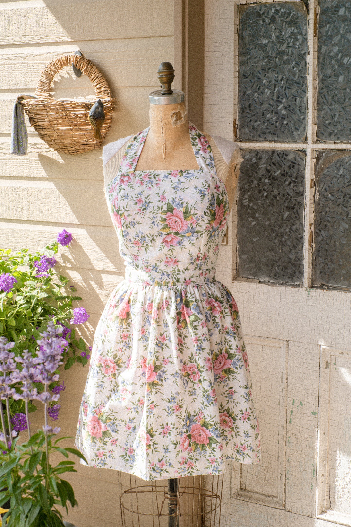 Handmade vintage inspired apron - Petites fleurs