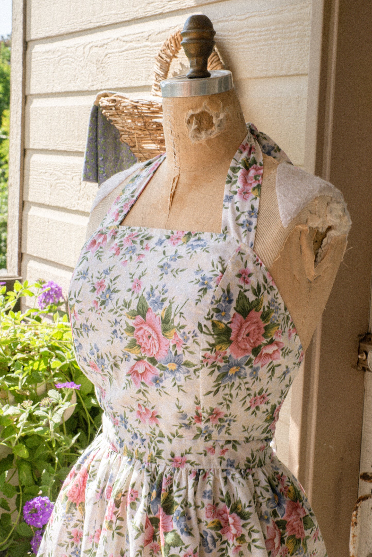 Handmade vintage inspired apron - Petites fleurs