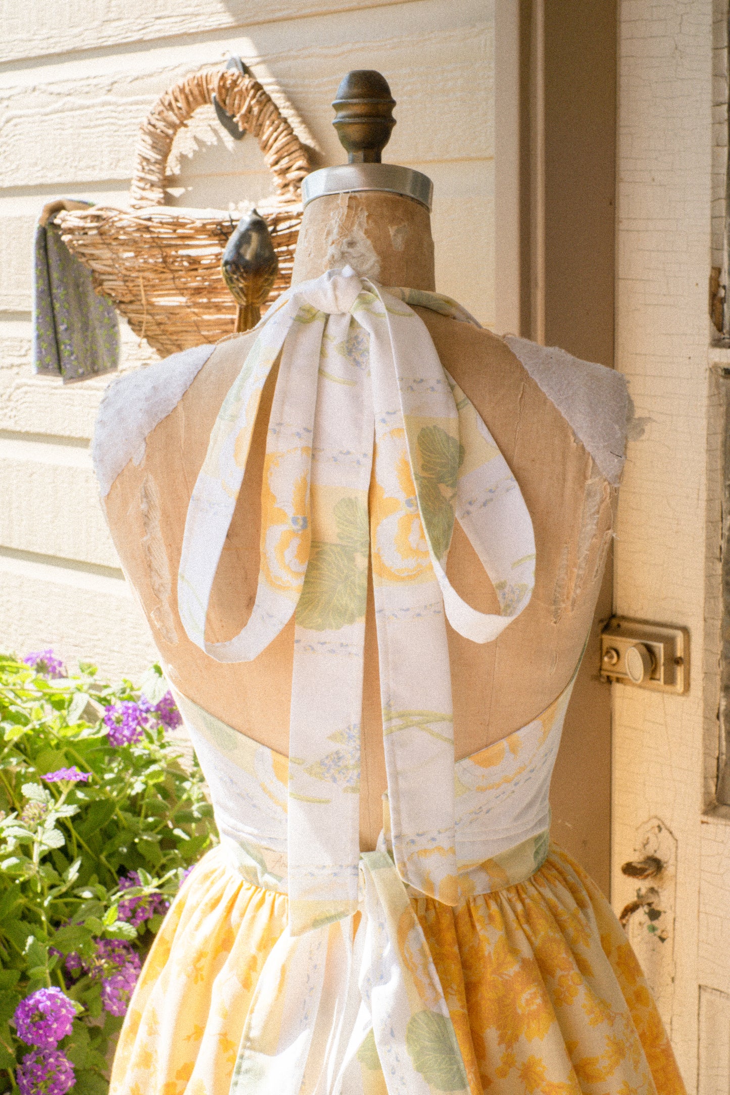 Handmade vintage inspired apron - Daffodil