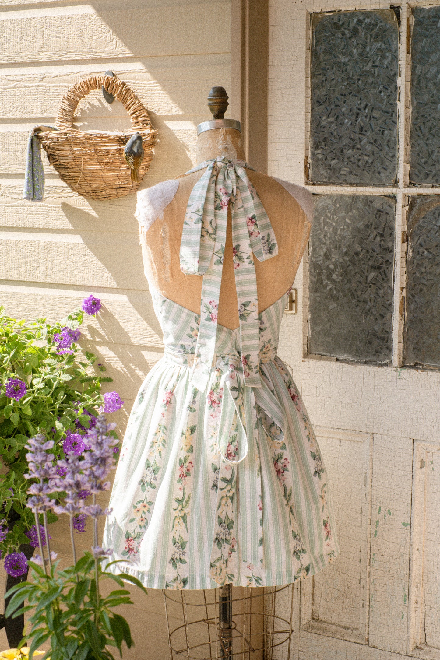 Handmade vintage inspired apron - secret garden