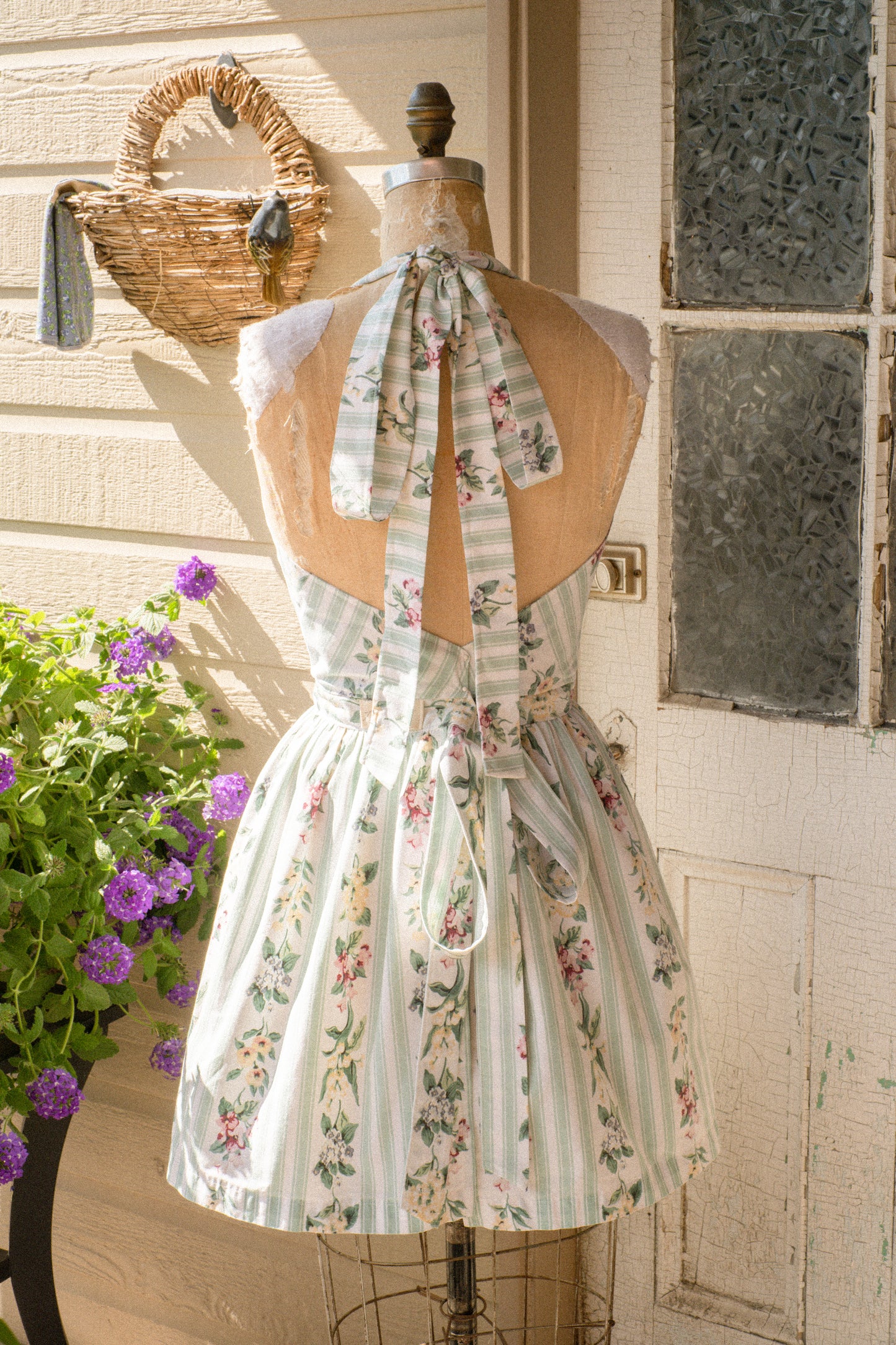 Handmade vintage inspired apron - secret garden