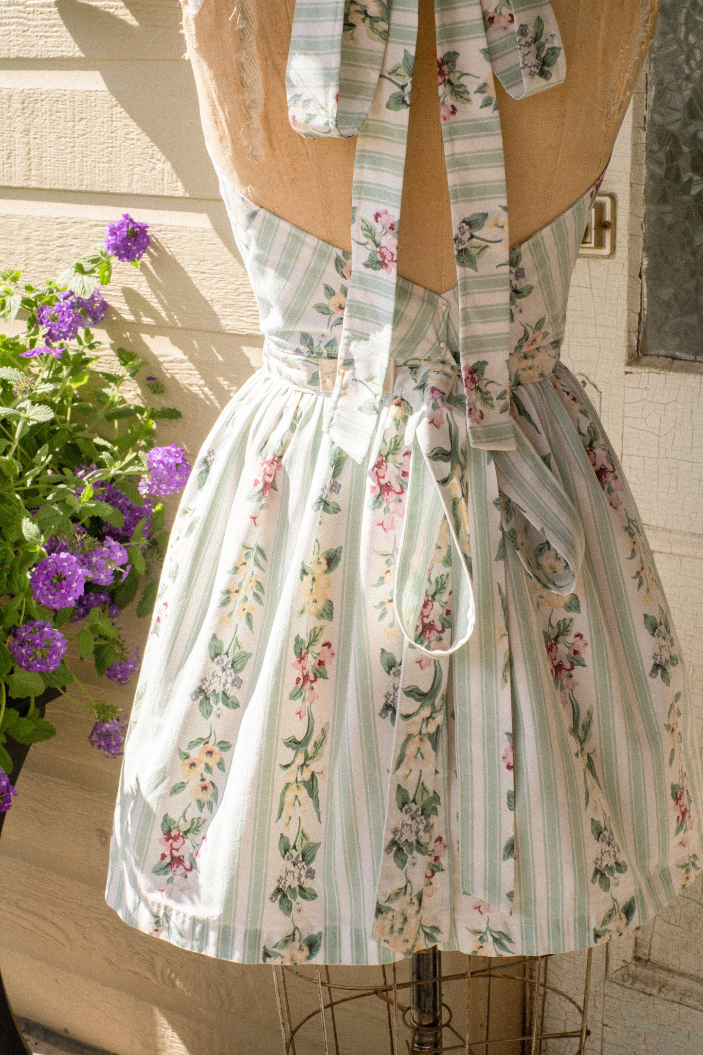 Handmade vintage inspired apron - secret garden