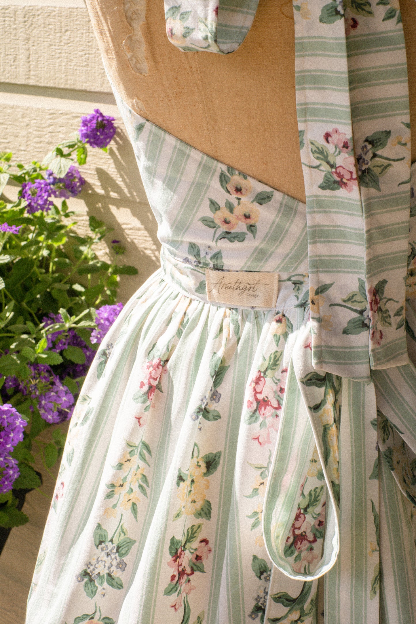 Handmade vintage inspired apron - secret garden