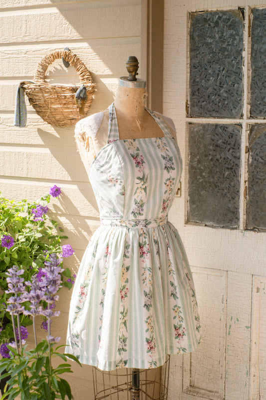 Handmade vintage inspired apron - secret garden