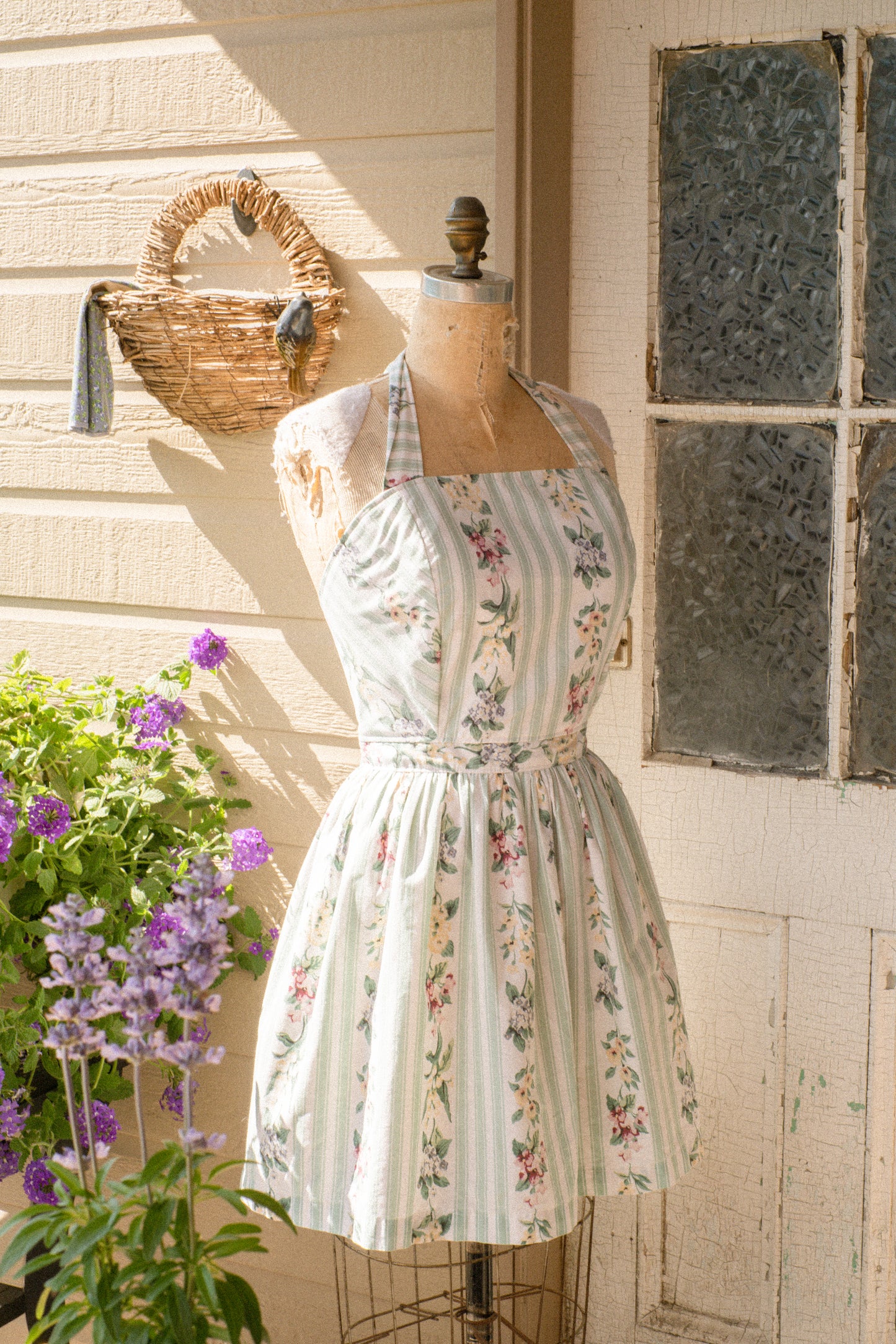 Handmade vintage inspired apron - secret garden