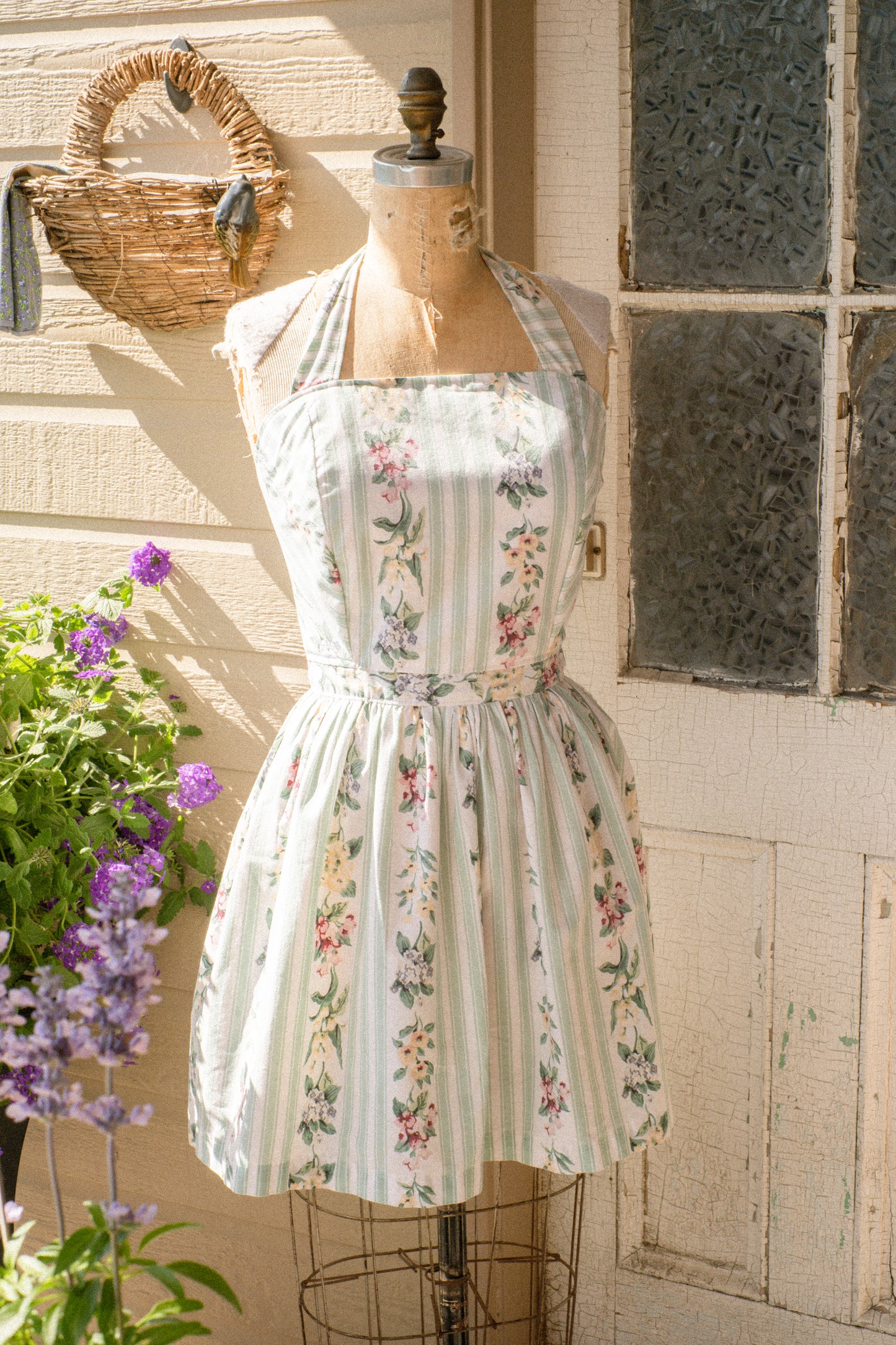 Handmade vintage inspired apron - secret garden
