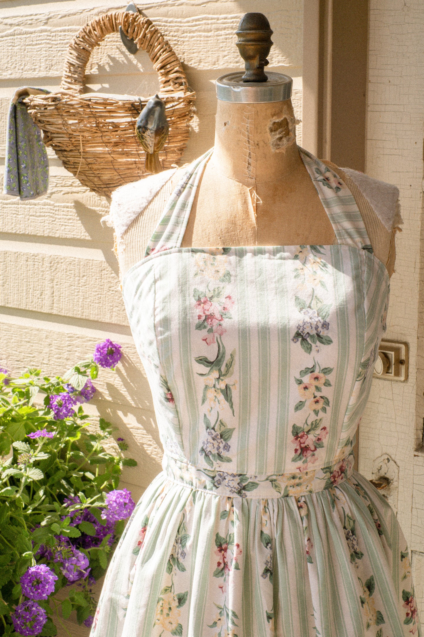 Handmade vintage inspired apron - secret garden