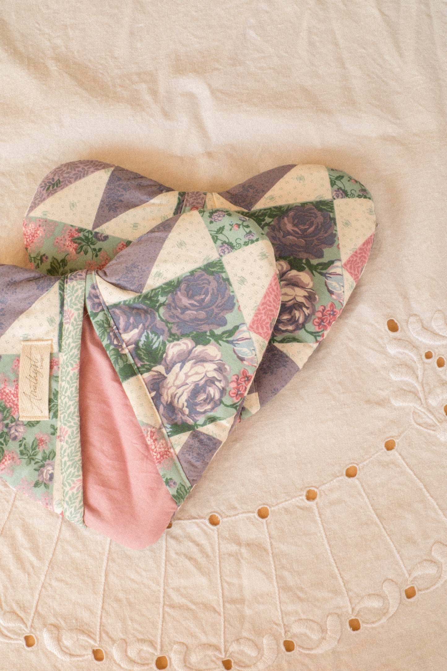 Handmade heart shaped oven mitt set - vintage quilt