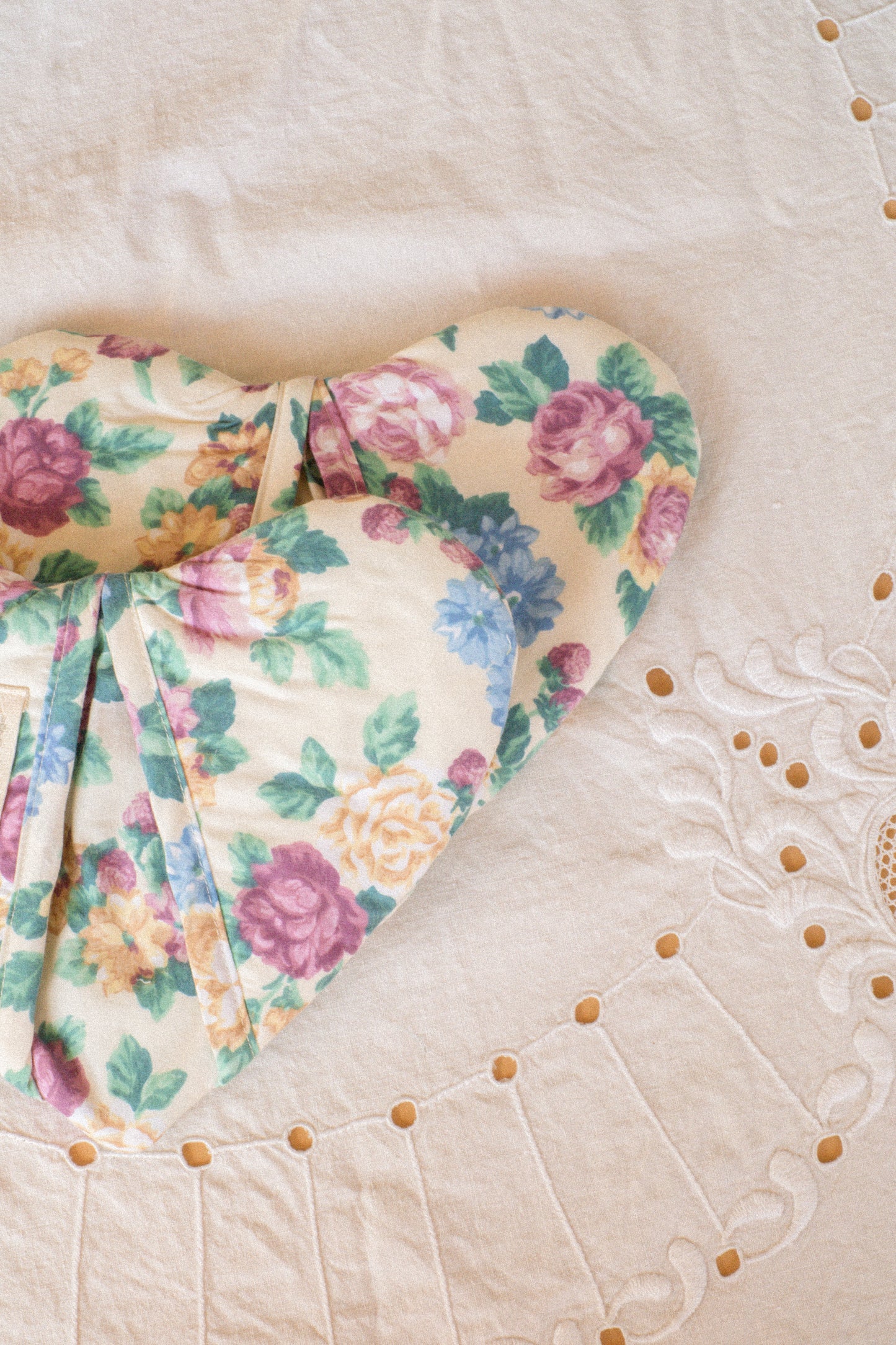 Handmade heart shaped oven mitt set - violette