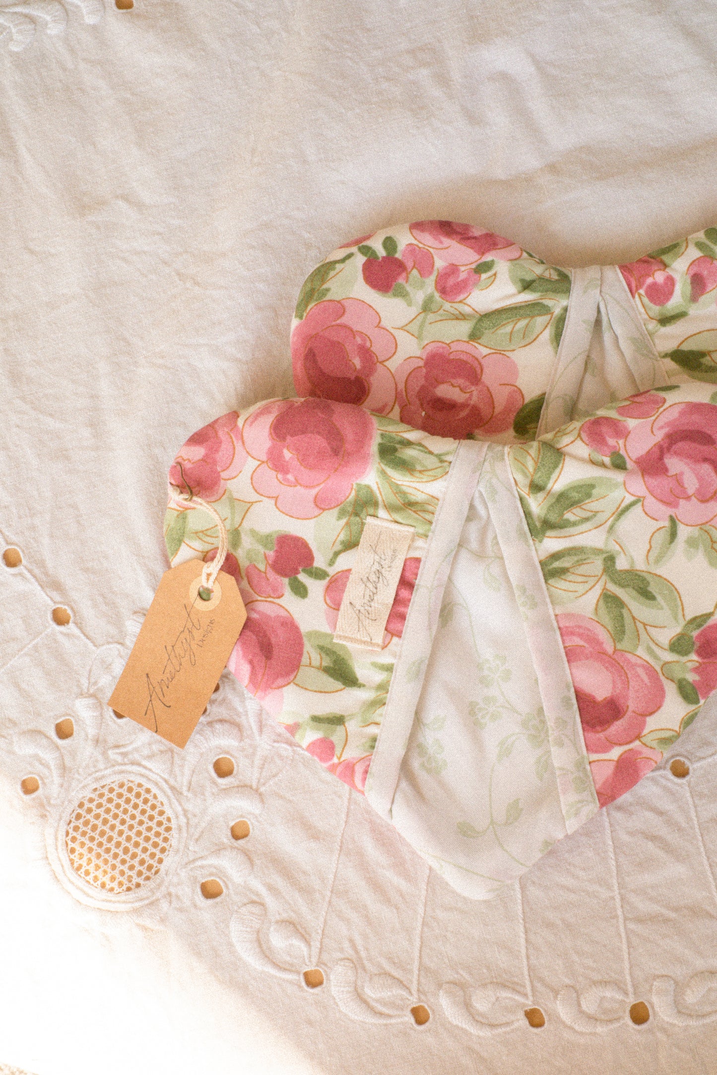 Handmade heart shaped oven mitt set - rosette