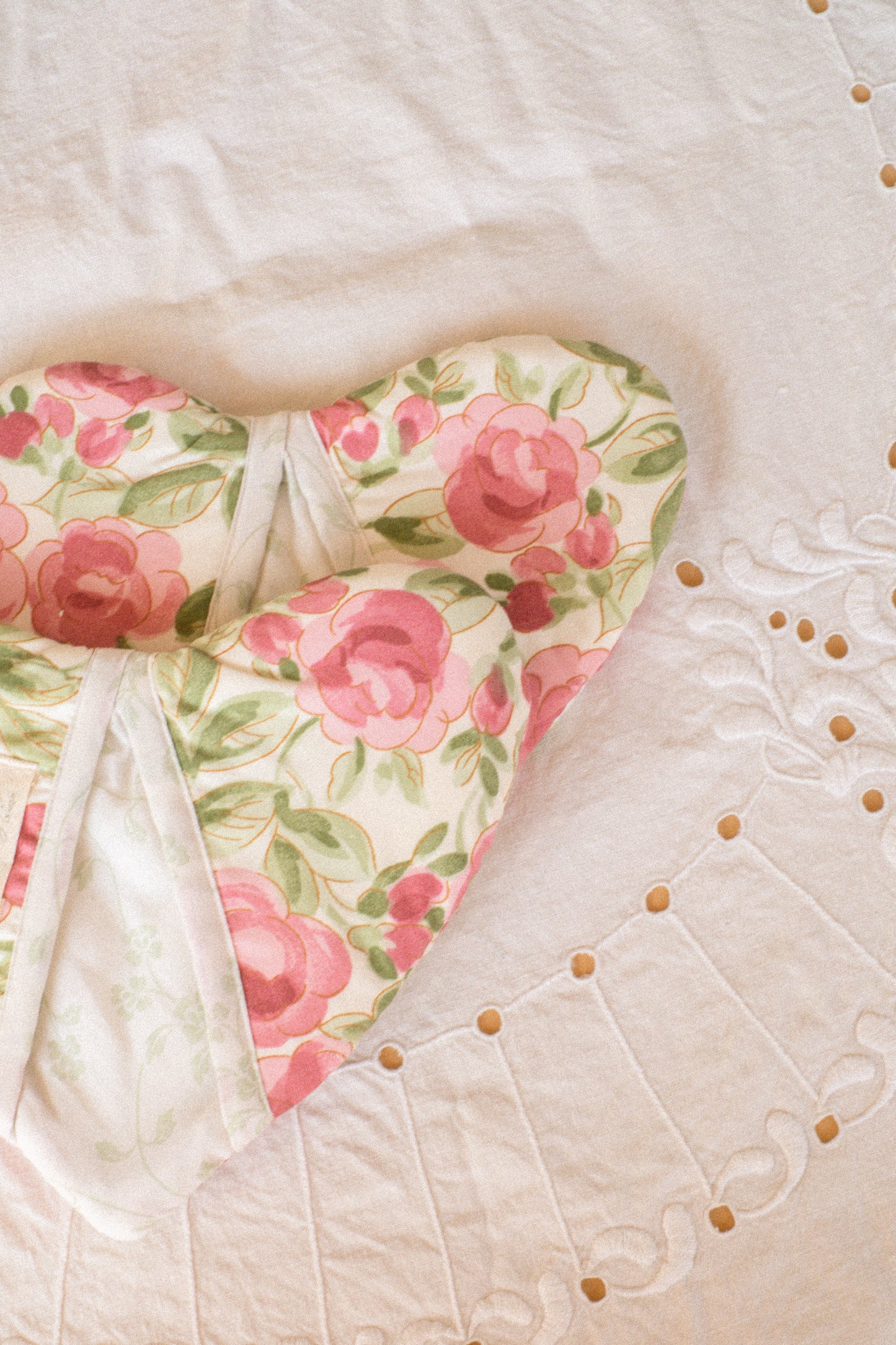 Handmade heart shaped oven mitt set - rosette