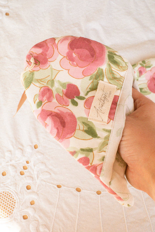 Handmade heart shaped oven mitt set - rosette