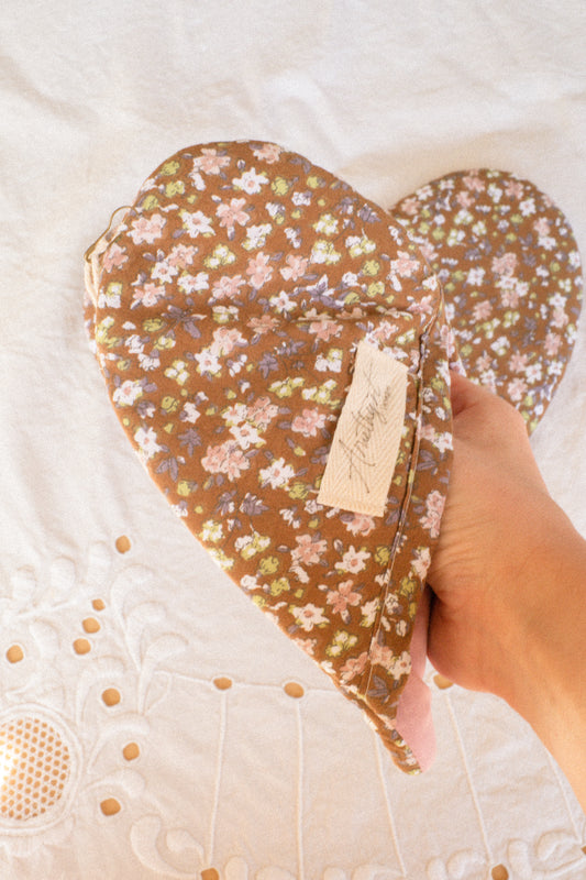 Handmade heart shaped oven mitt set - petite fleur