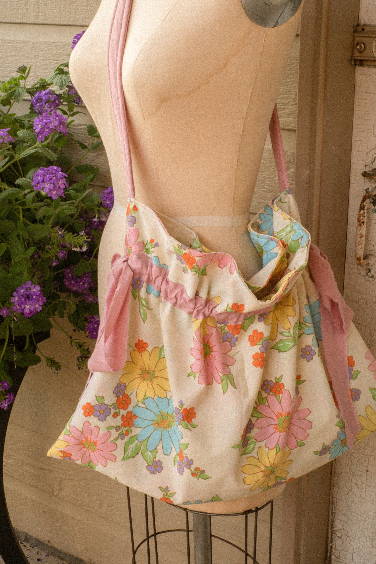 Handmade ruffled bow slouchy tote bag - Maisie
