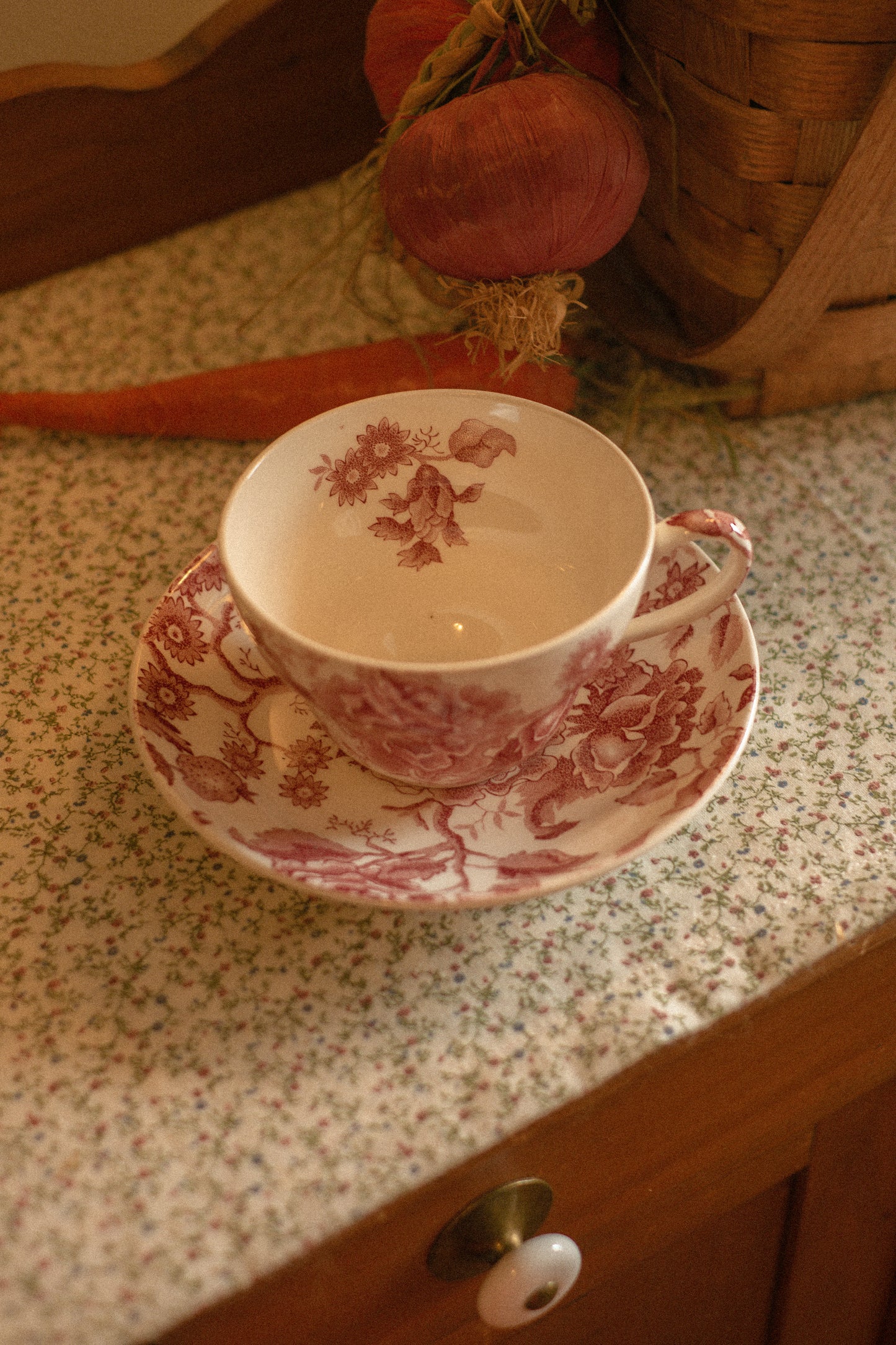 Vintage toile tea cup set