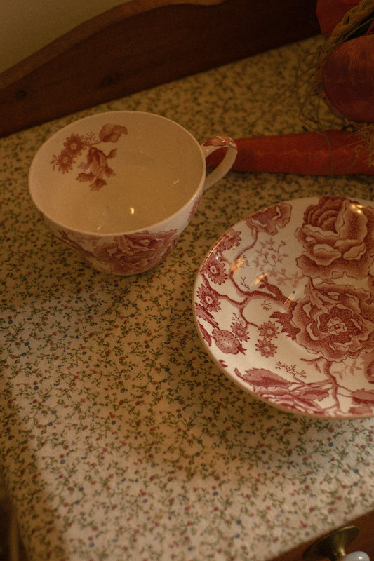 Vintage toile tea cup set