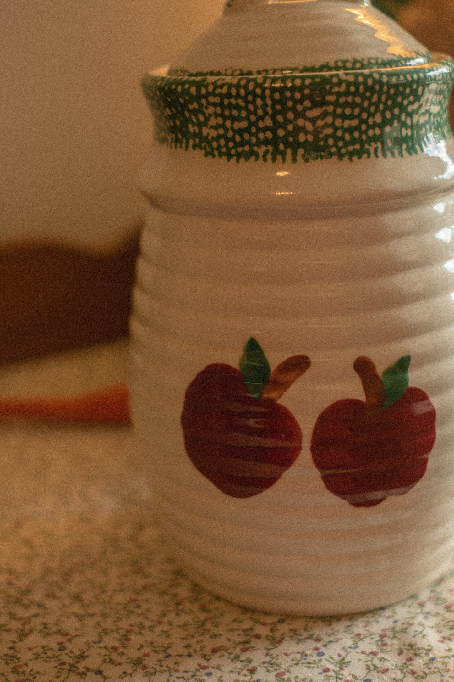 Vintage apple ceramic cookie jar