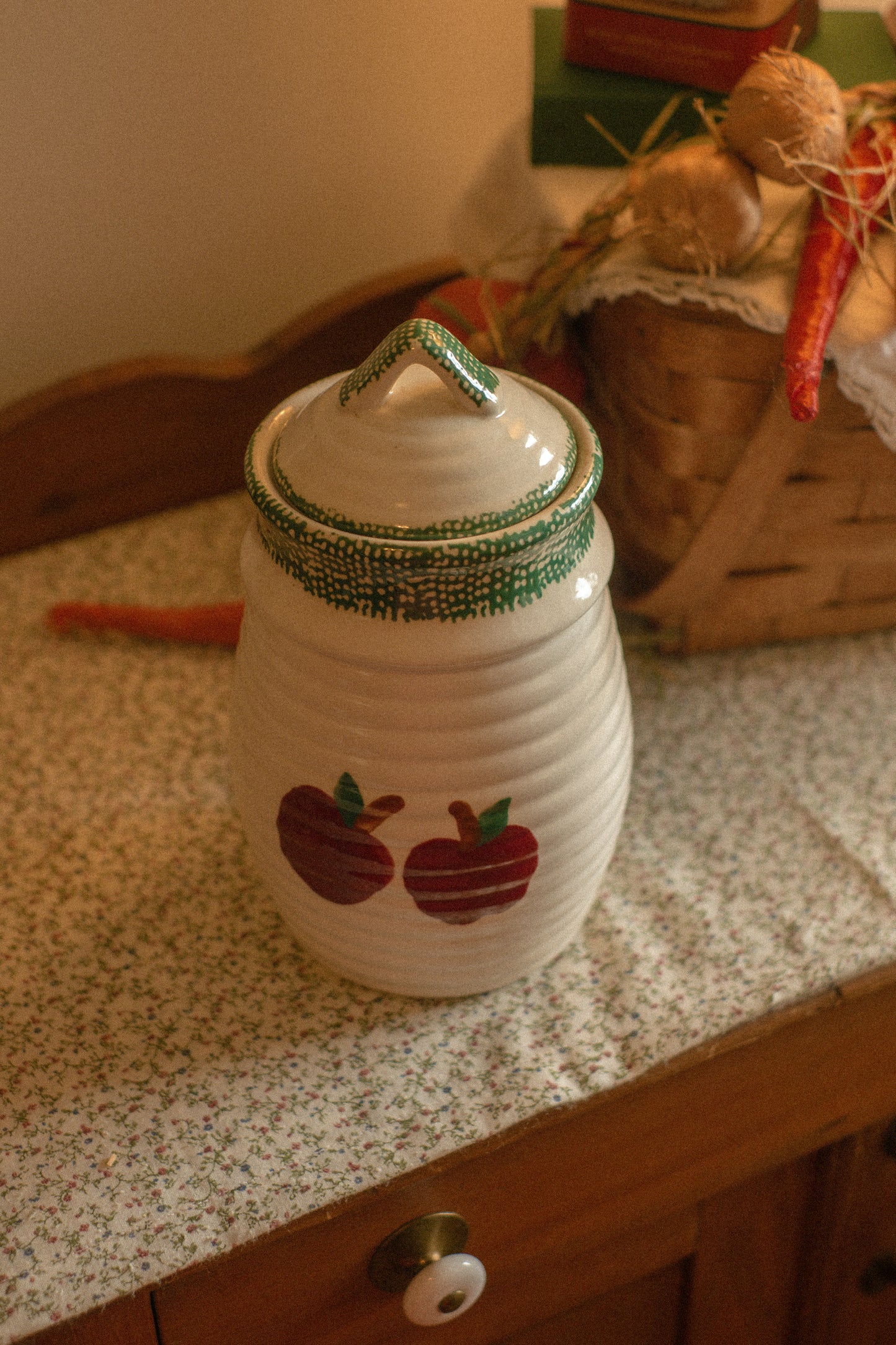 Vintage apple ceramic cookie jar