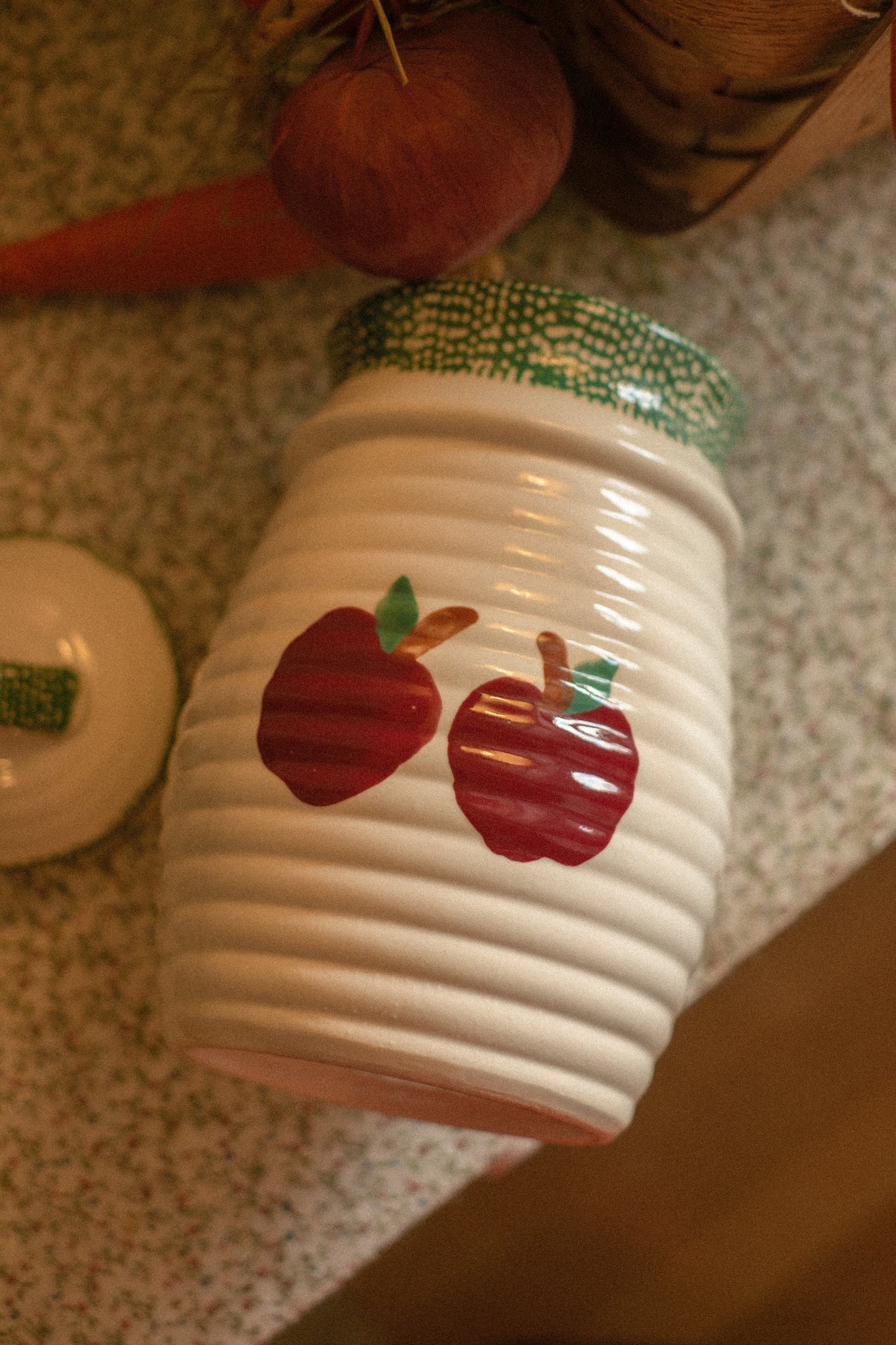 Vintage apple ceramic cookie jar