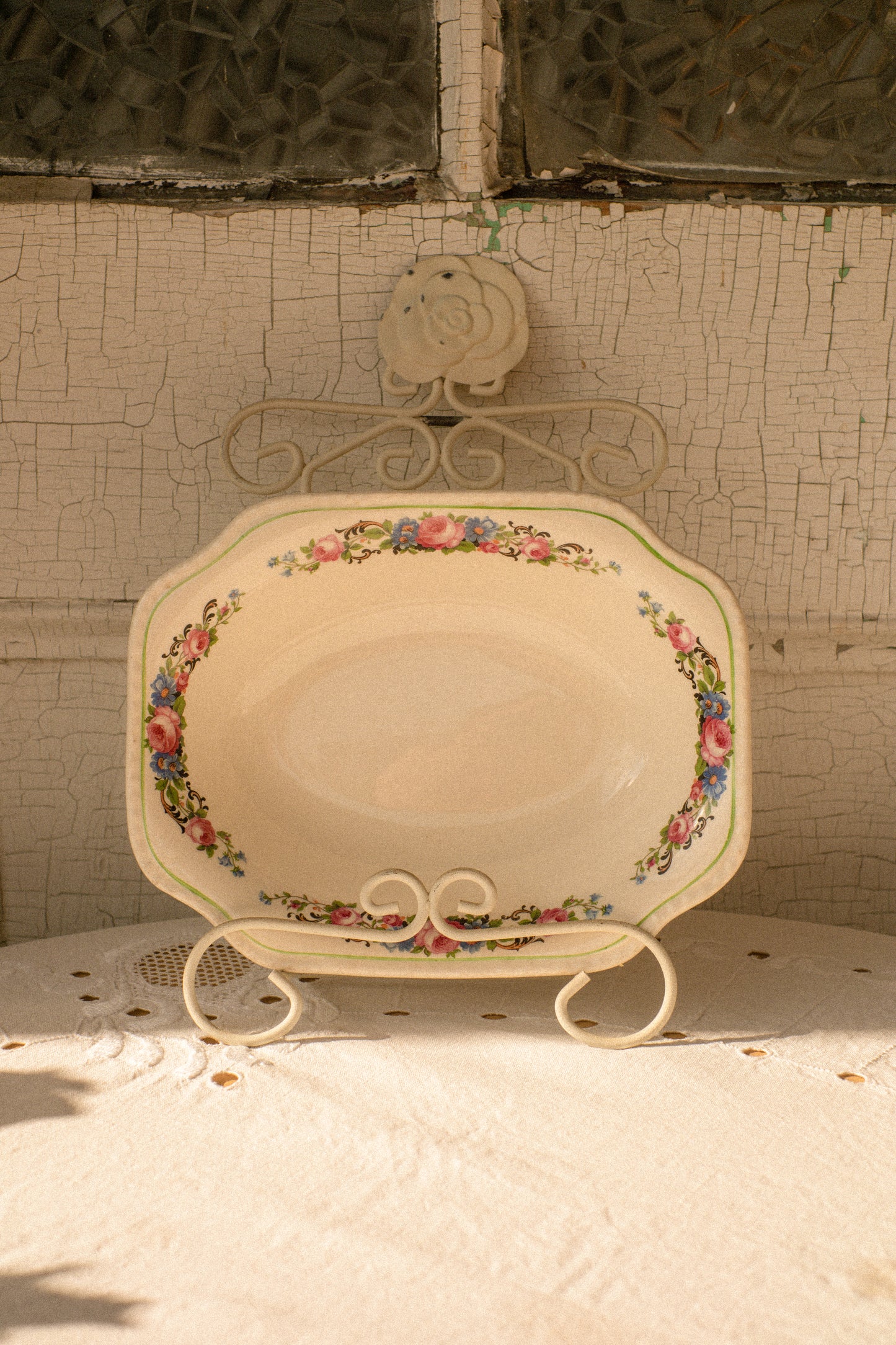 Vintage floral wall plate & display hook