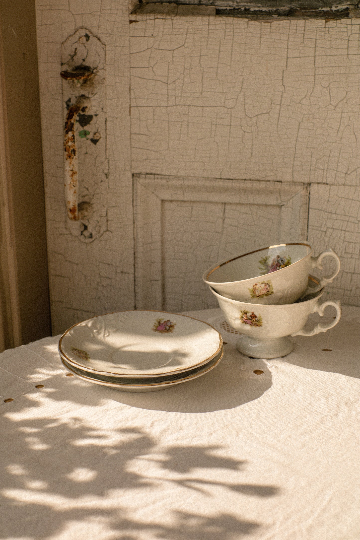 Vintage porcelain tes cup & saucer set