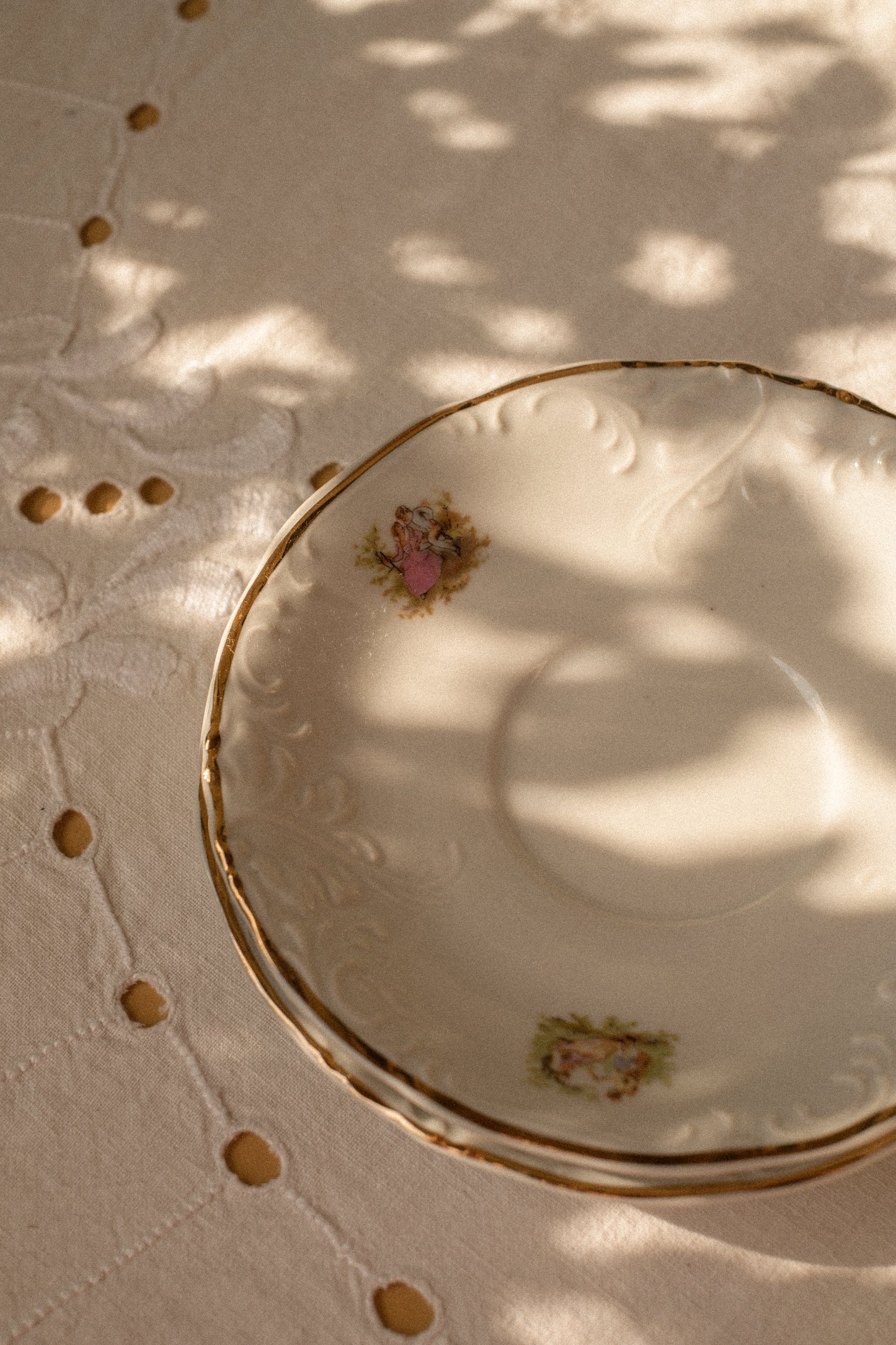 Vintage porcelain tes cup & saucer set