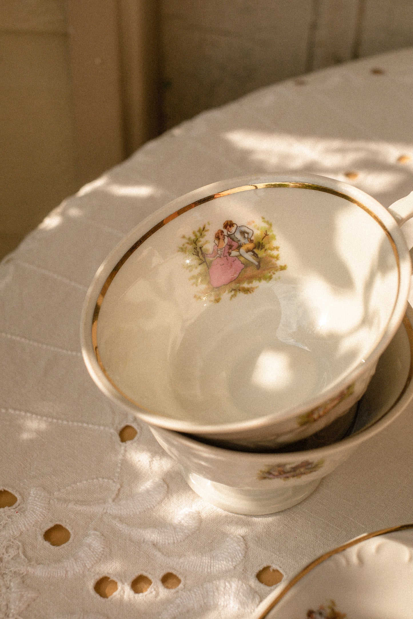 Vintage porcelain tes cup & saucer set