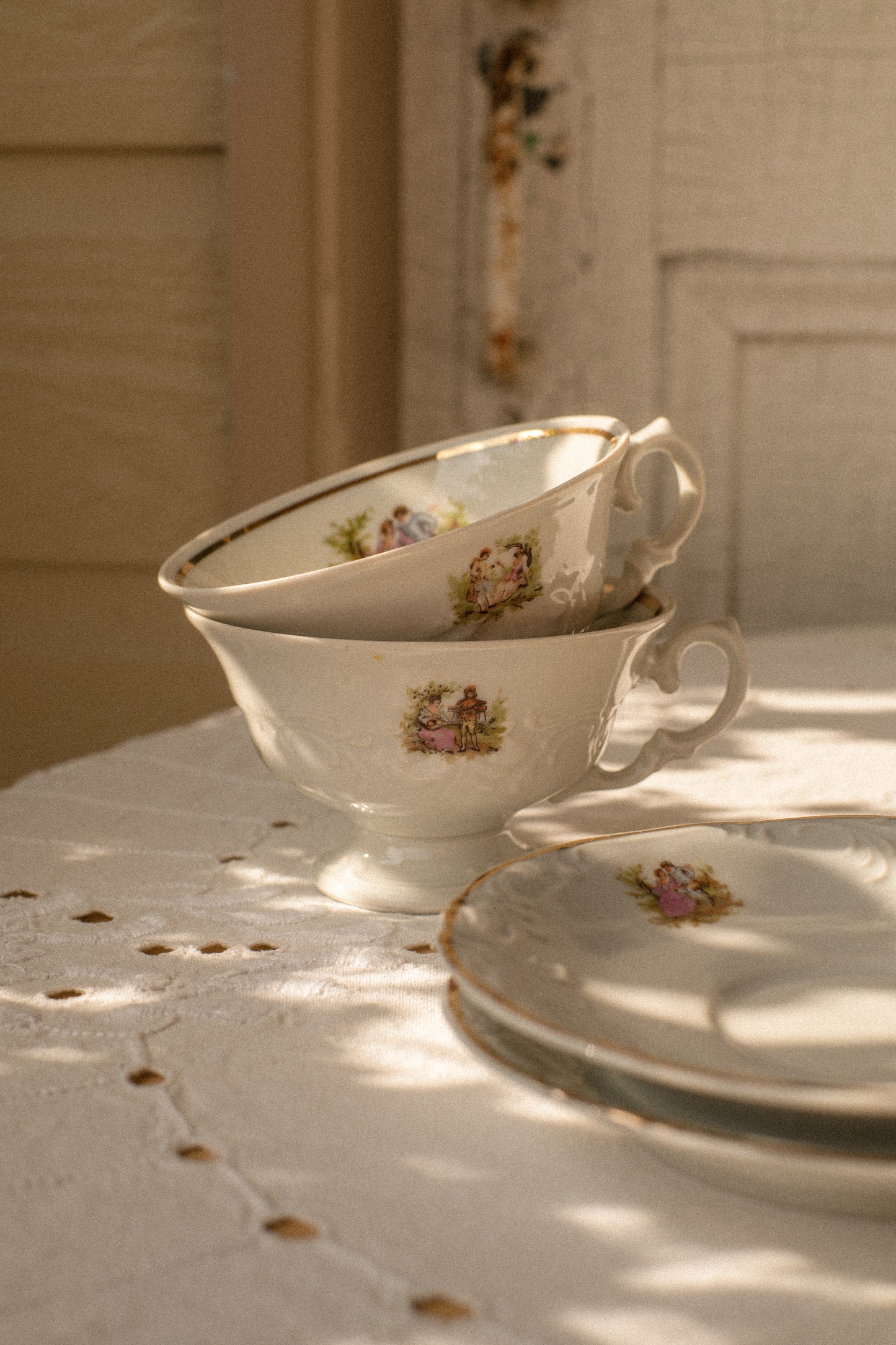 Vintage porcelain tes cup & saucer set