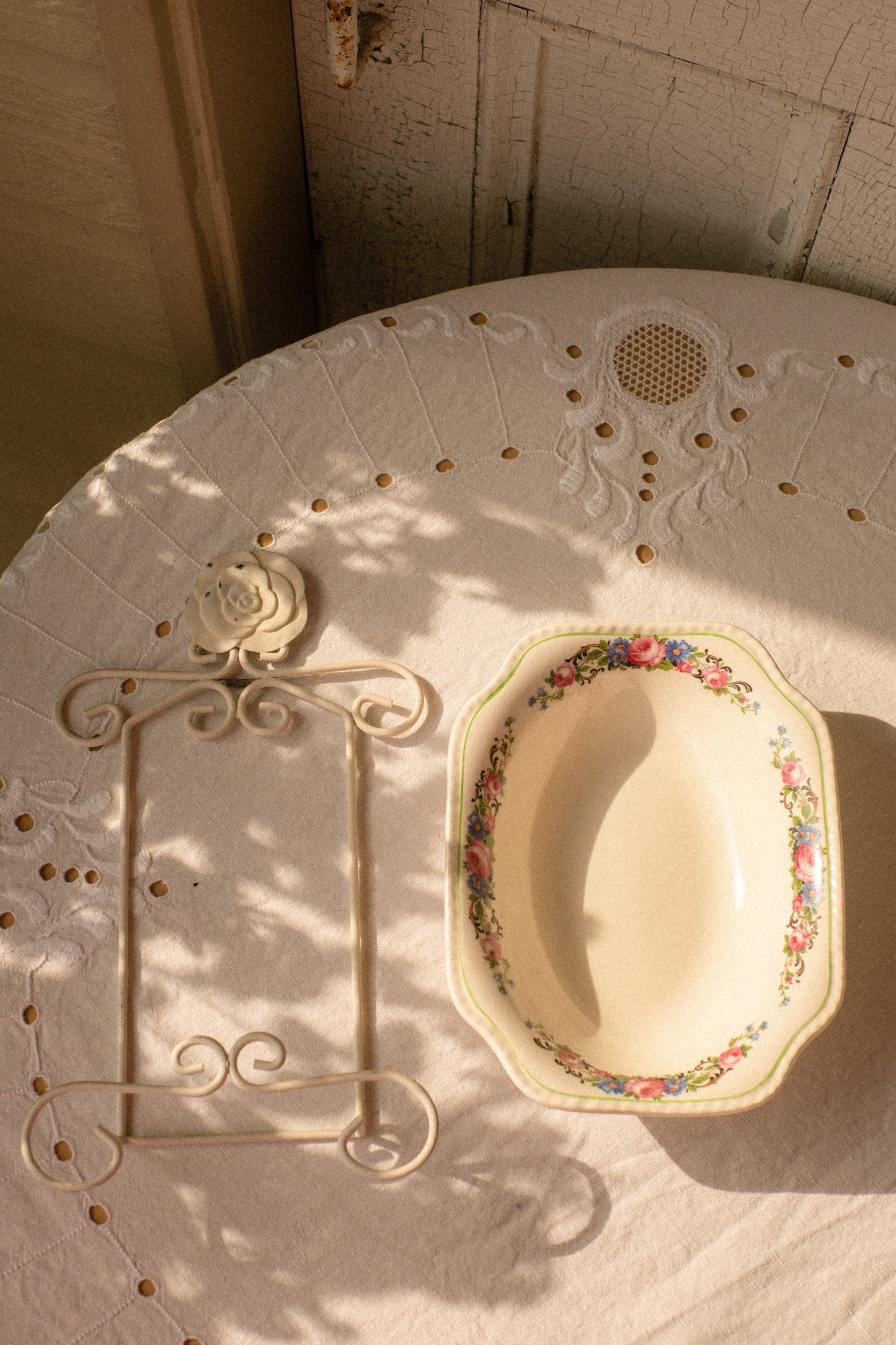 Vintage floral wall plate & display hook
