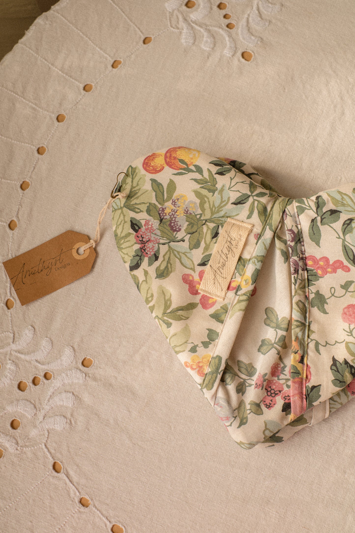 Handmade heart shaped oven mitt set - fruit basket