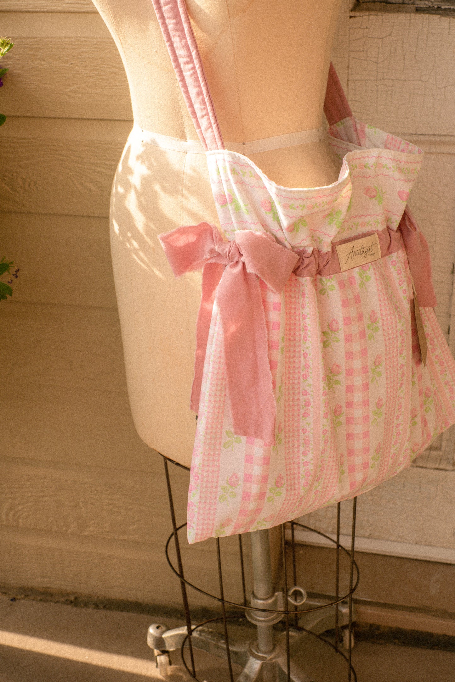 Handmade ruffled bow slouchy tote bag - Rosette