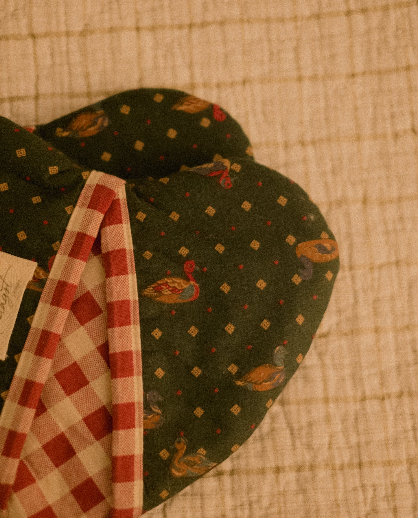 Handmade heart shaped oven mitt set - cottage duck