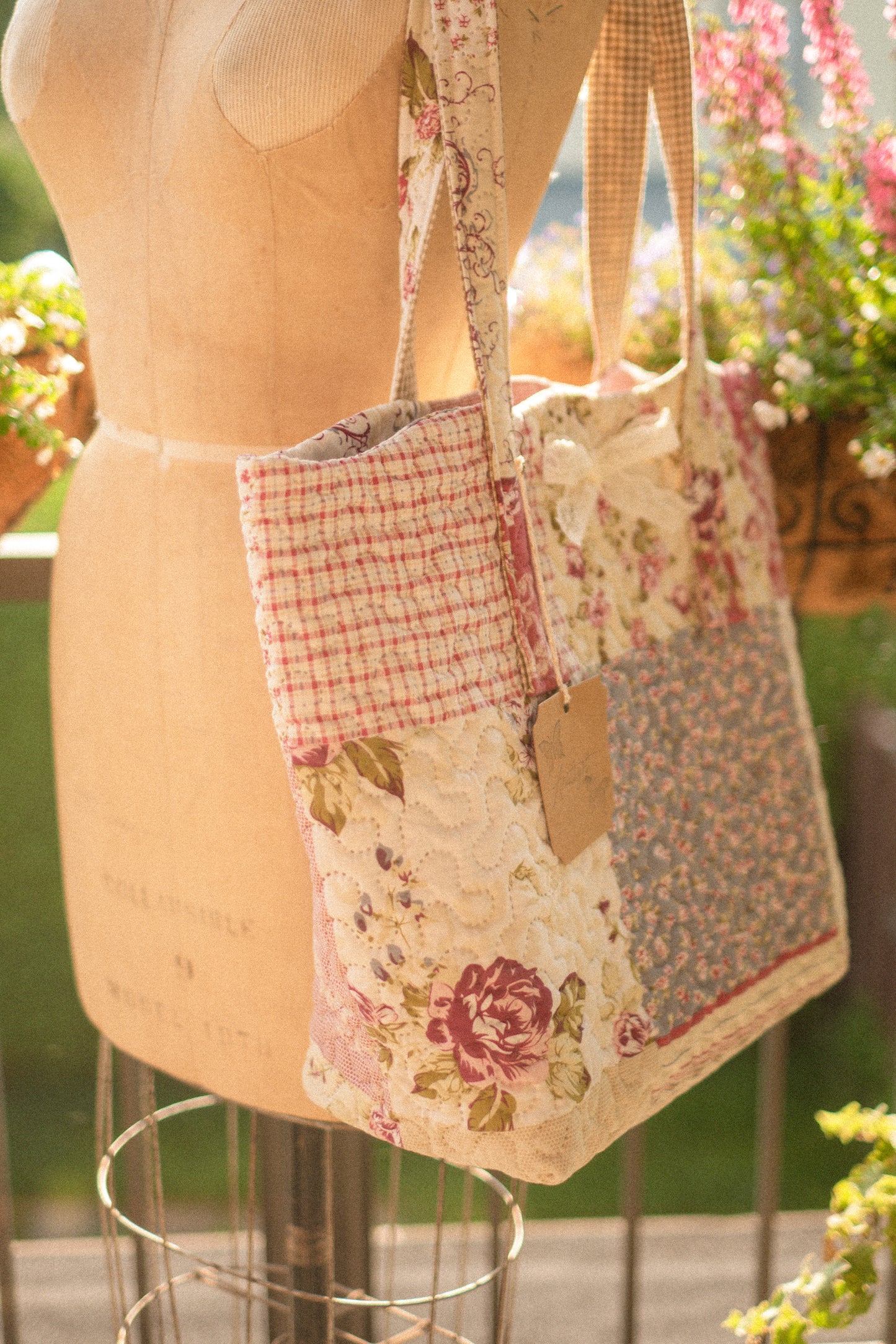 Handmade large quilted tote bag - Berry picking 🍓