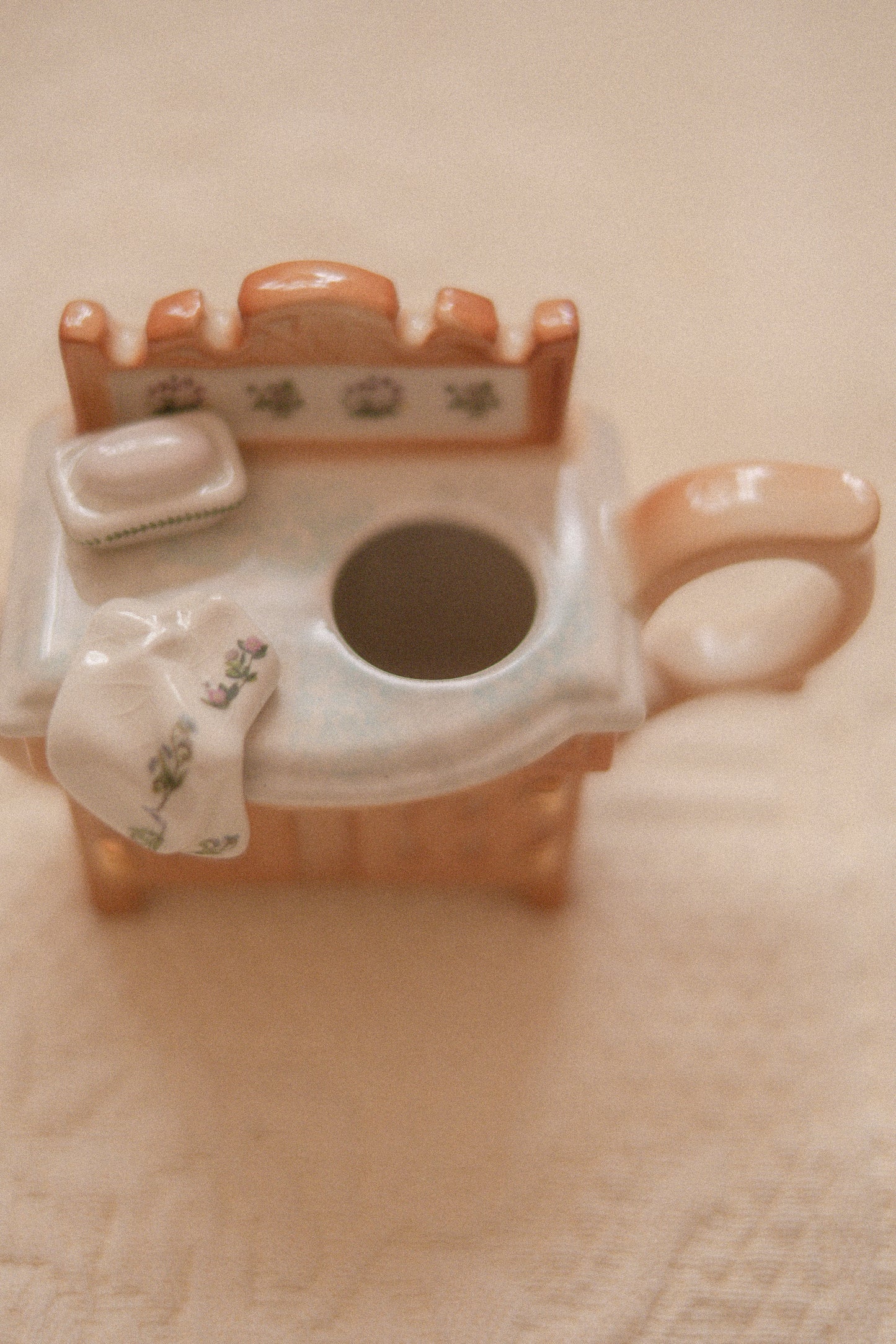 little tea pot shaped knick knack