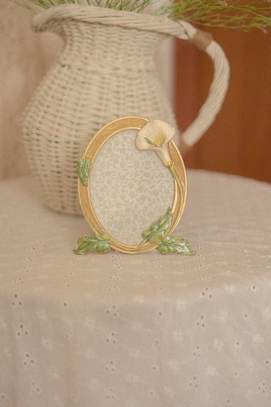 vintage lily frame