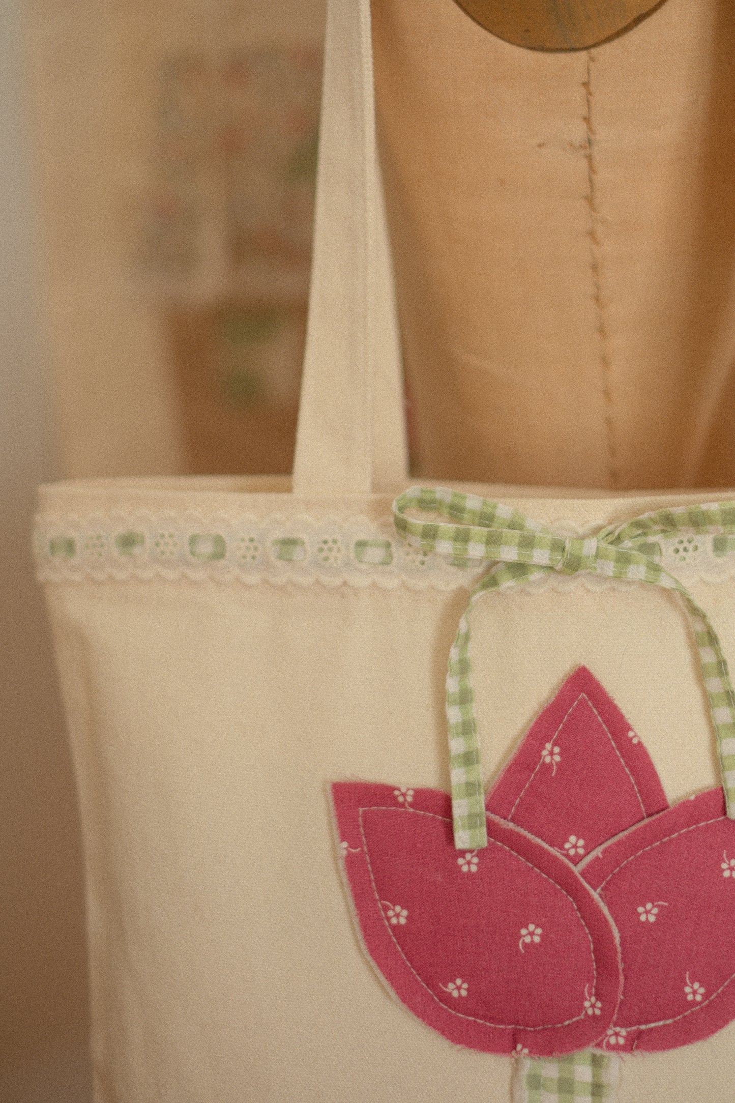 Handmade spring tulip appliqué canvas tote 🌷