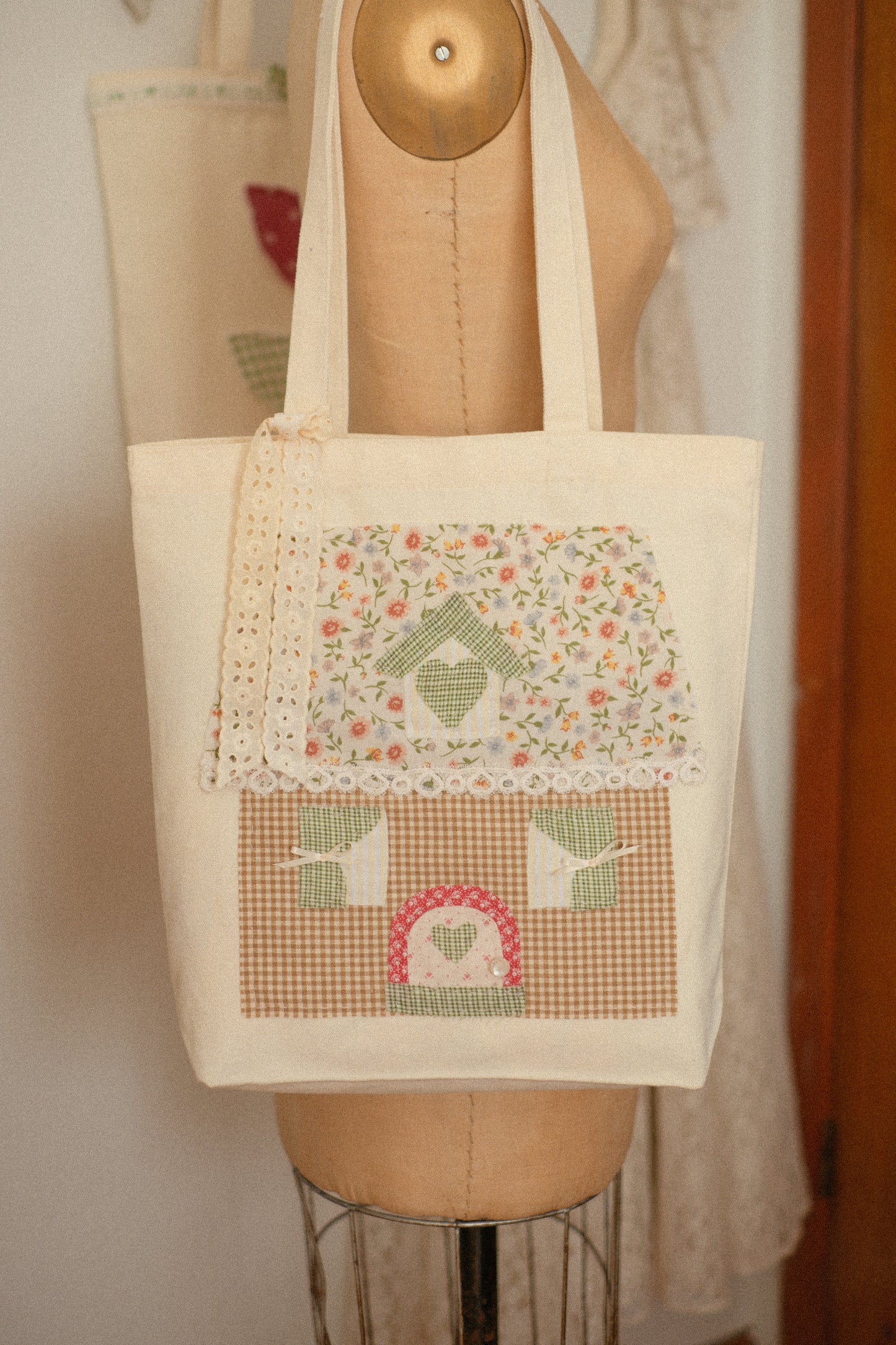 Handmade spring cottage appliqué canvas tote 🏡