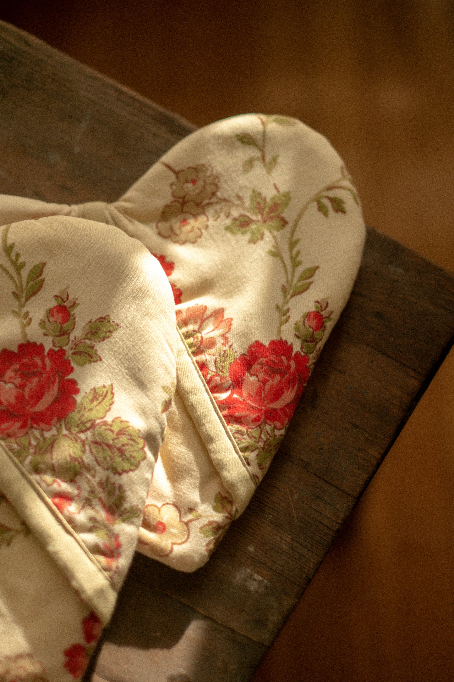 Handmade heart shaped oven mitt set - Rose bush🌹