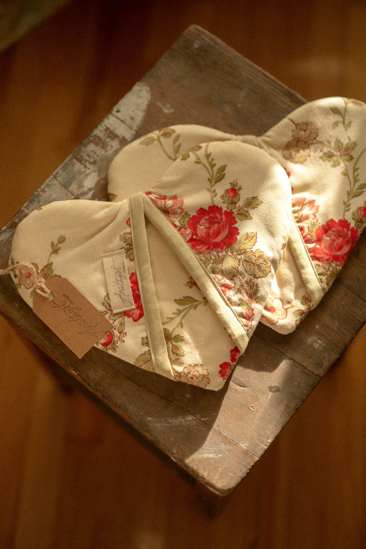 Handmade heart shaped oven mitt set - Rose bush🌹