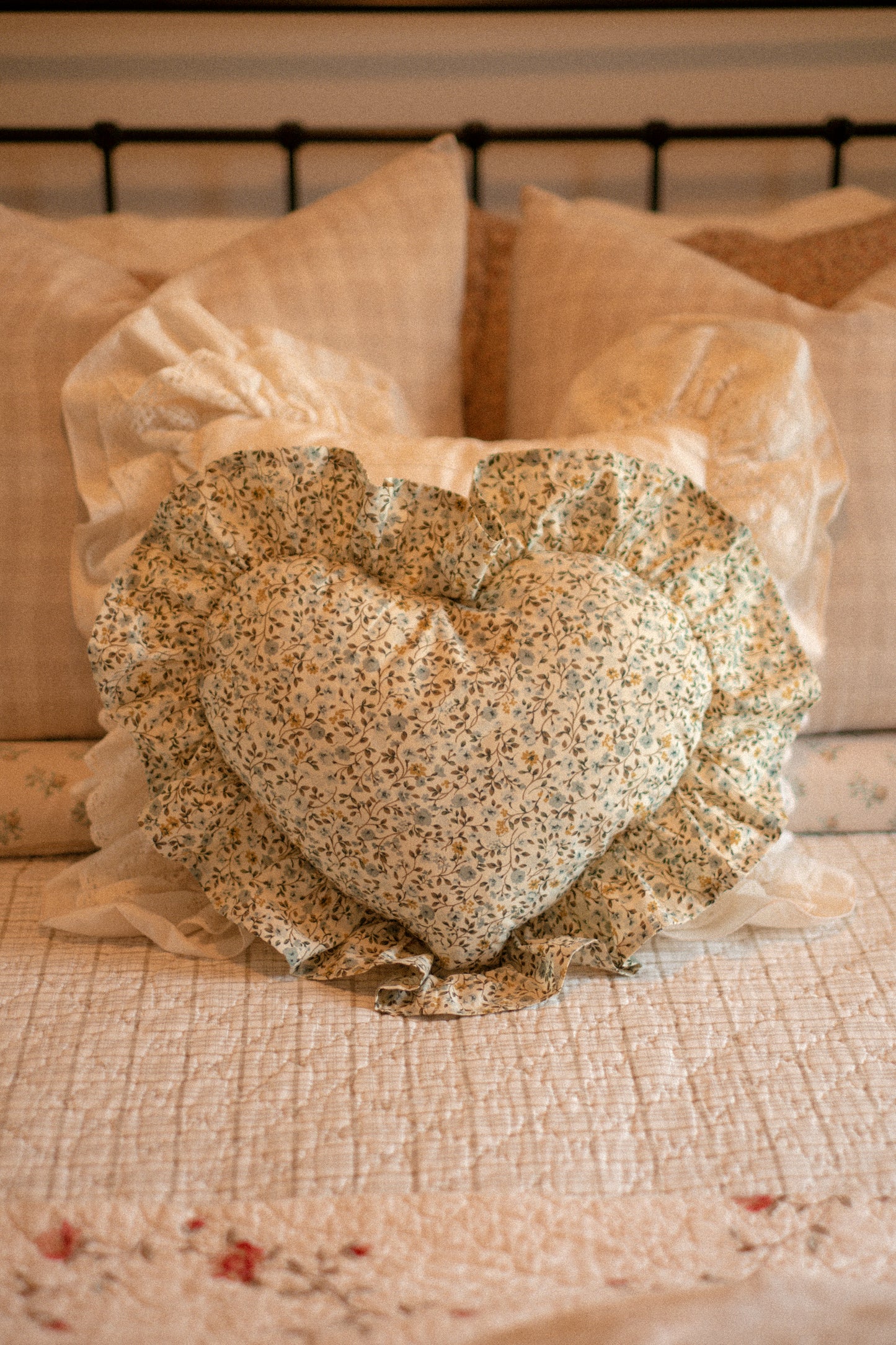 Handmade ruffled heart pillow - Automne🍂