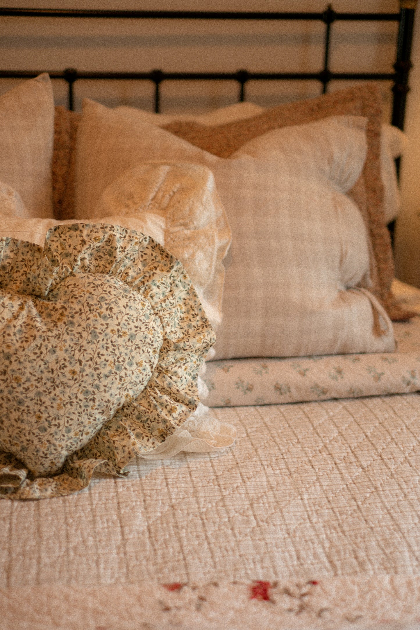 Handmade ruffled heart pillow - Automne🍂