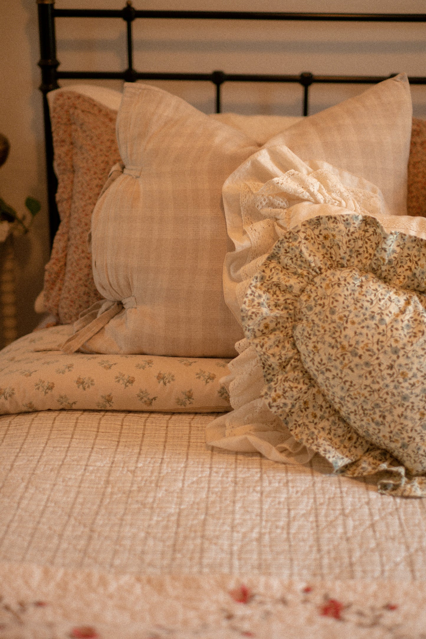 Handmade ruffled heart pillow - Automne🍂