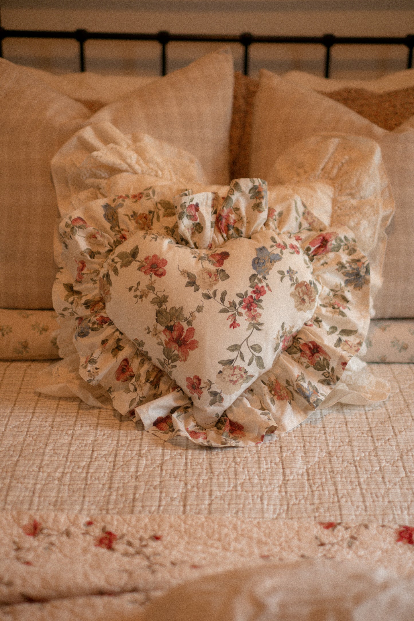 Handmade ruffled heart pillow - Berry pie🥧