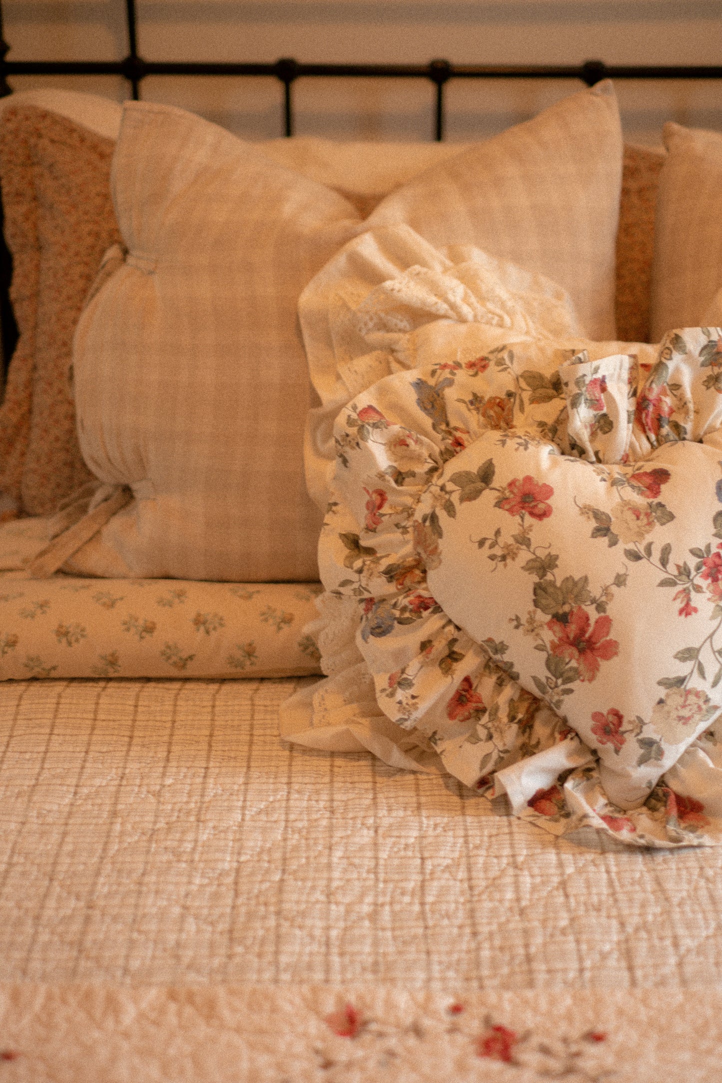 Handmade ruffled heart pillow - Berry pie🥧