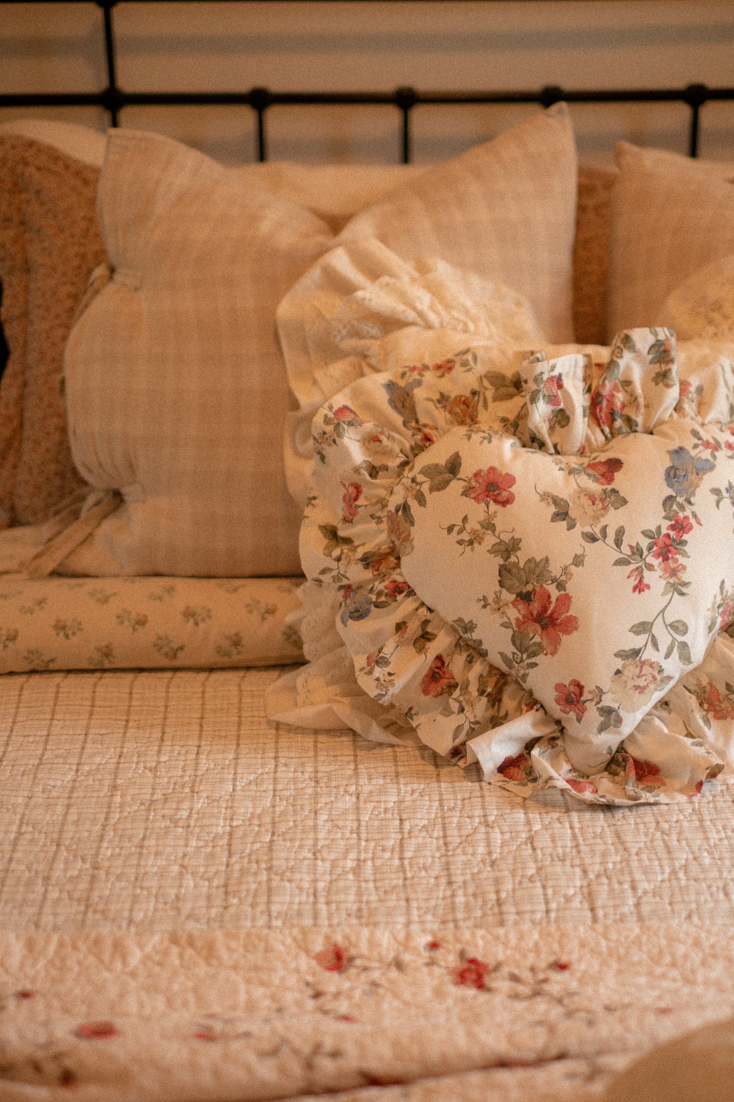Handmade ruffled heart pillow - Berry pie🥧