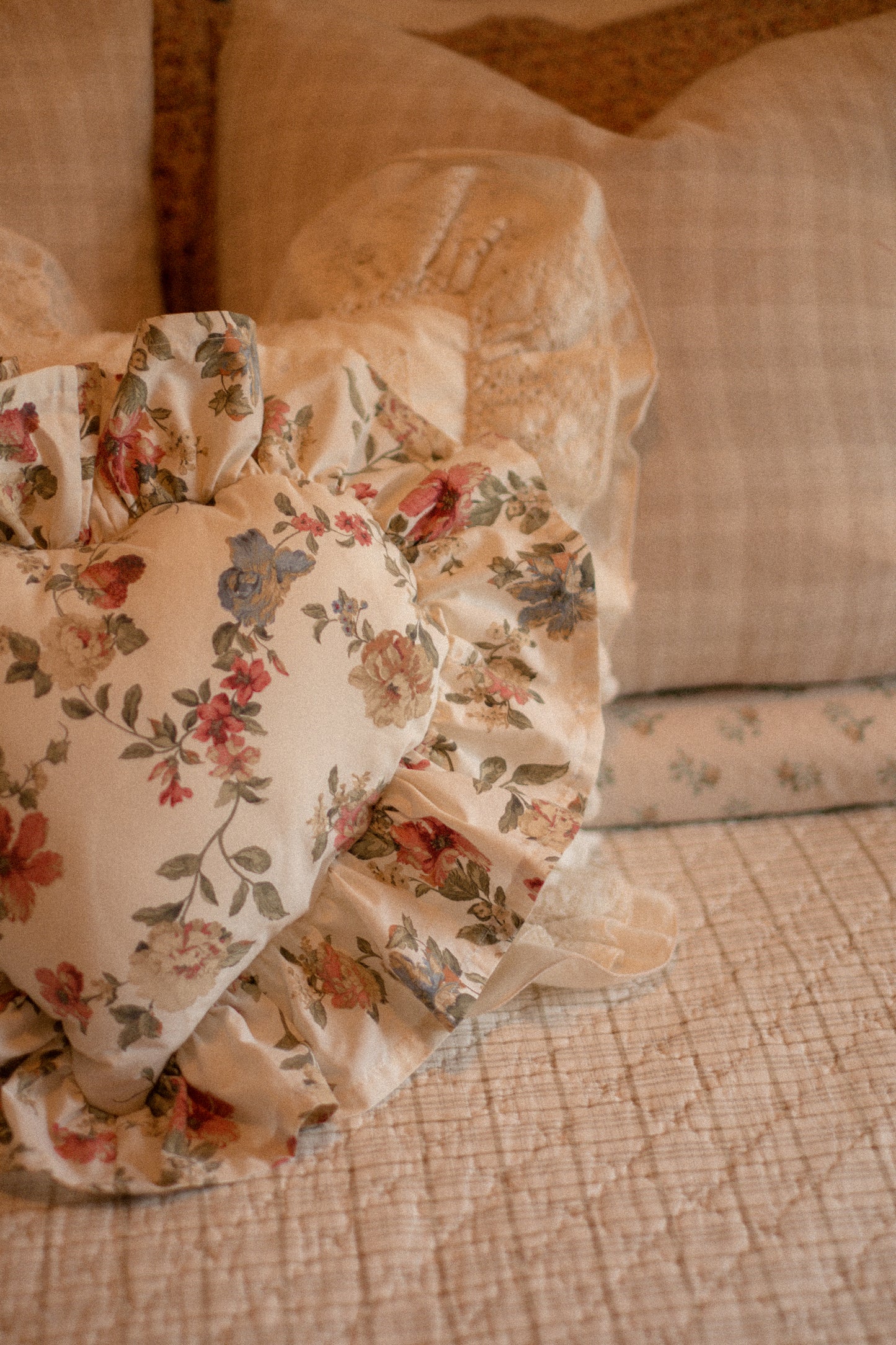 Handmade ruffled heart pillow - Berry pie🥧