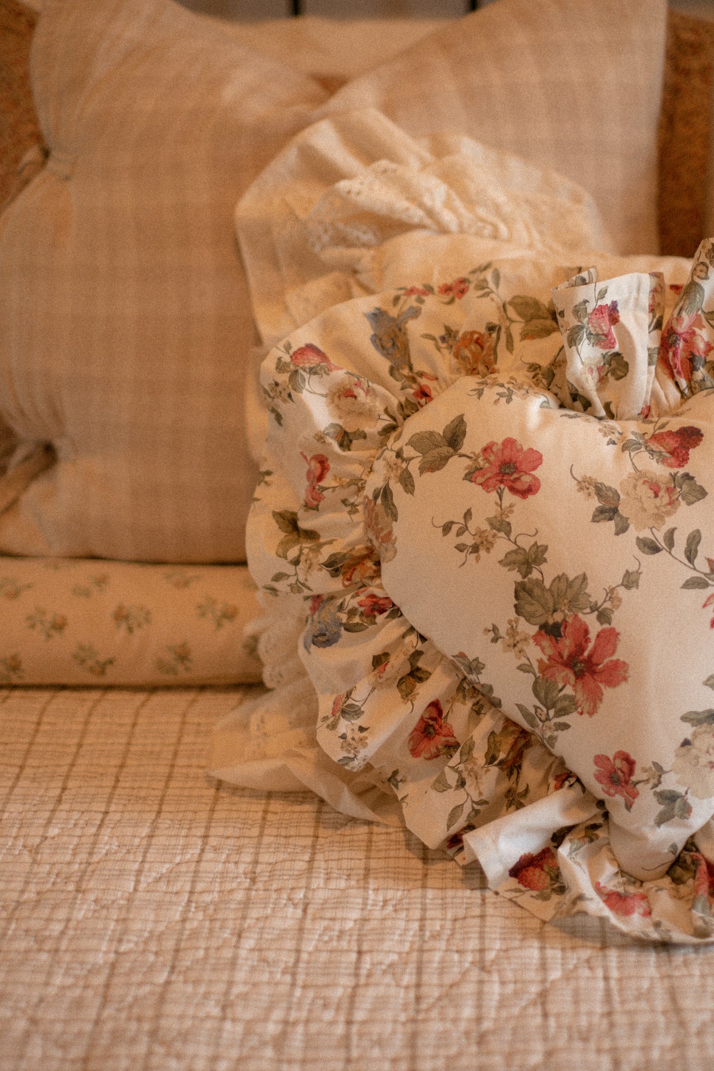 Handmade ruffled heart pillow - Berry pie🥧