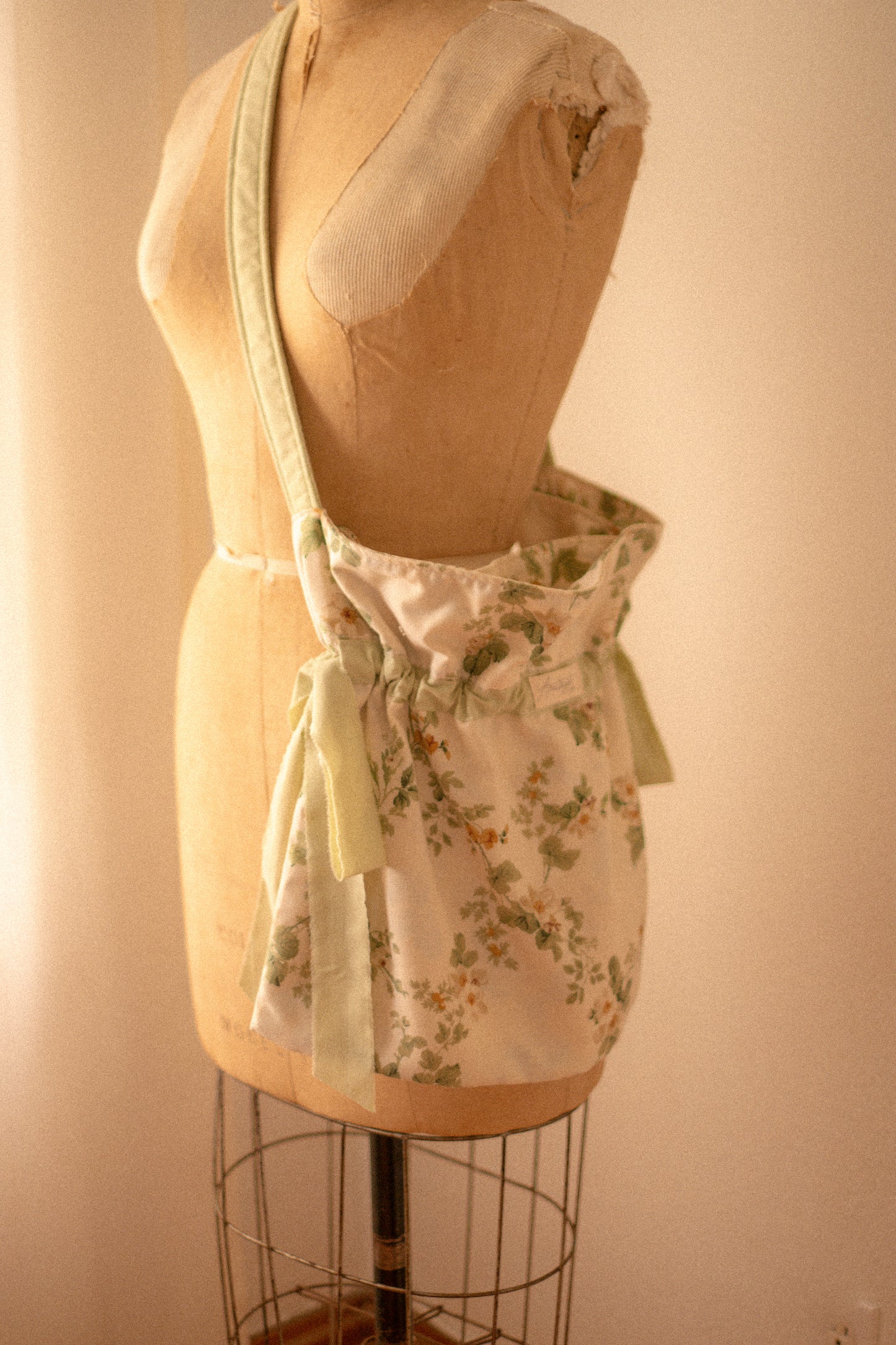 Handmade ruffled bow slouchy tote bag - Honeypot🍯