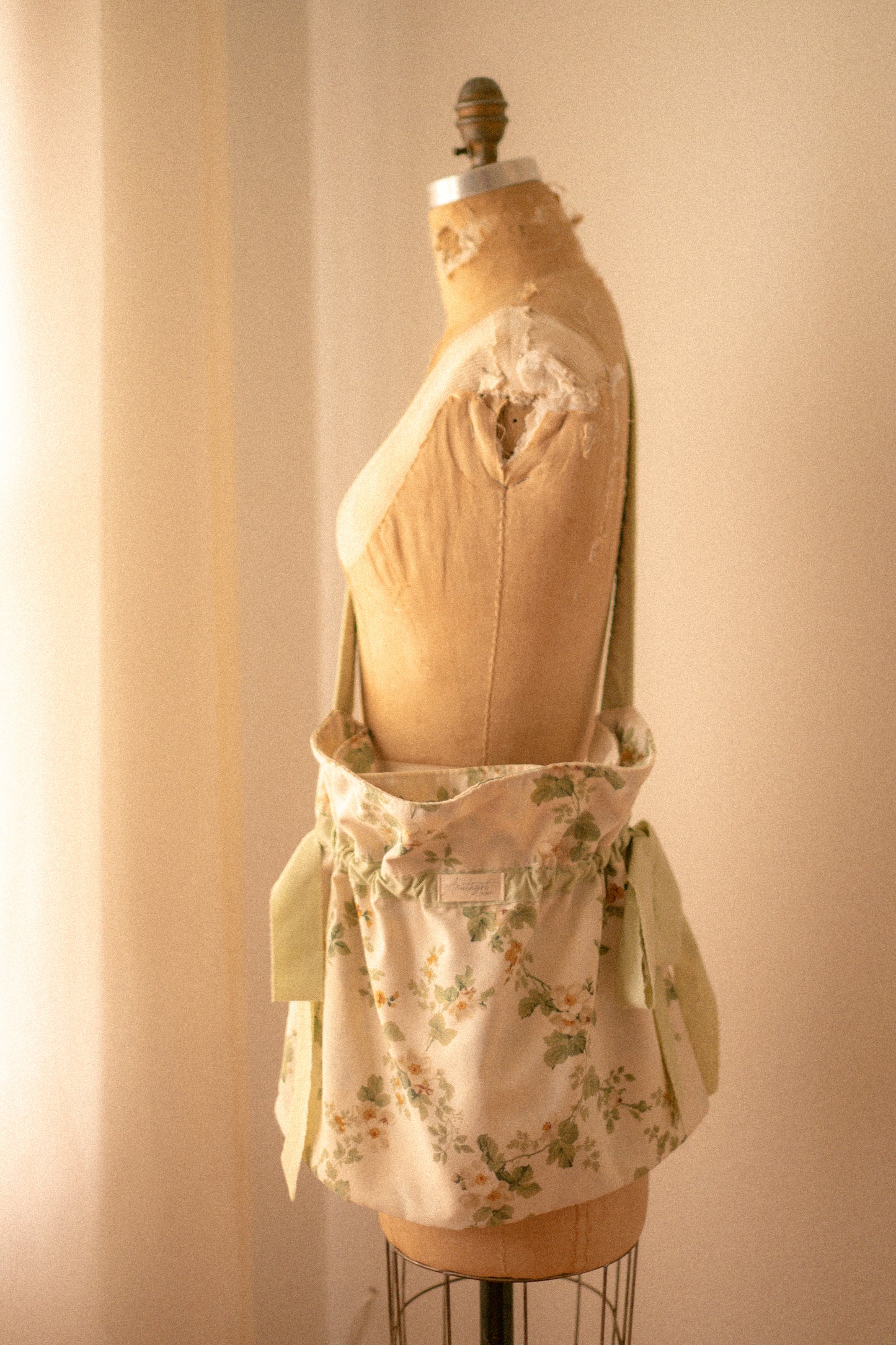 Handmade ruffled bow slouchy tote bag - Honeypot🍯