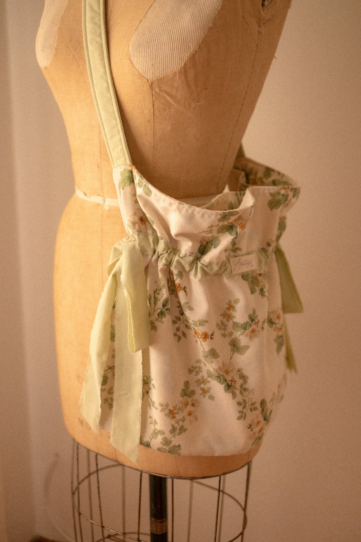 Handmade ruffled bow slouchy tote bag - Honeypot🍯